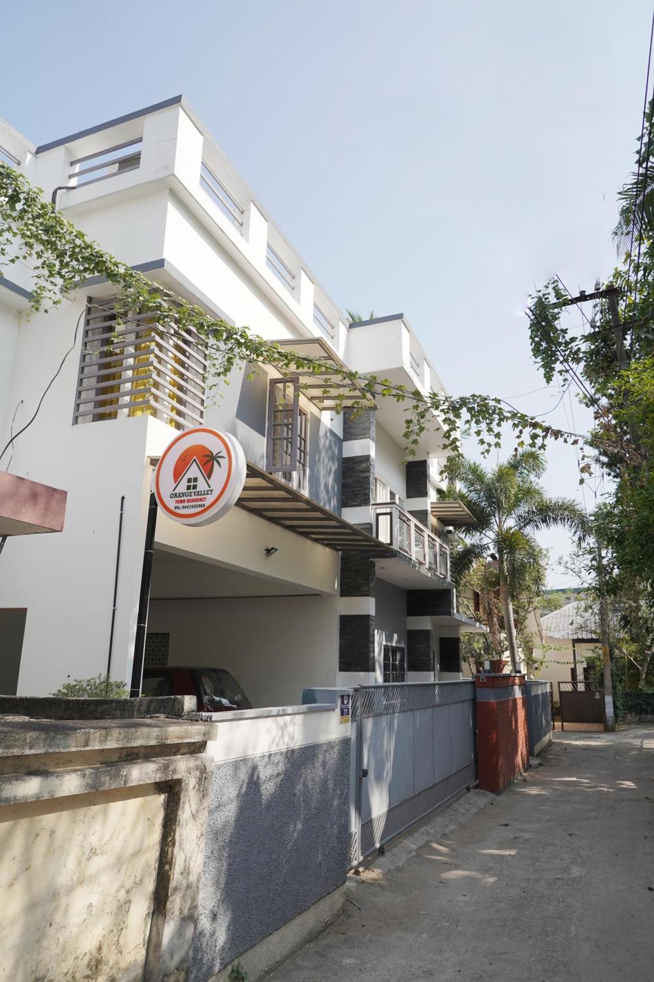 Orange Valley Town Residency Homestay *